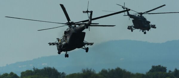 مروحيات مي-8 أ.ام.تي.ش. في المطار العسكري تشيرنيغوفكا في بريمورسكي كراي، روسيا - سبوتنيك عربي