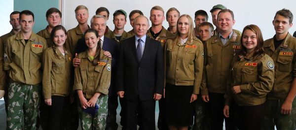 الرئيس الروسي فلاديمير بوتين مع اتحاد الطلبة - سبوتنيك عربي