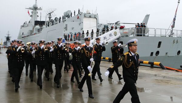 وصول مجموعة من ثلاث سفن تابعة للبحرية الصينية، بقيادة المدمرة هيفي، إلى القاعدة الرئيسية لأسطول بحر البلطيق، ميناء بالطيسك، للمشاركة في المناورات البحرية الروسية الصينية المشتركة التعاون البحري 2017 - سبوتنيك عربي
