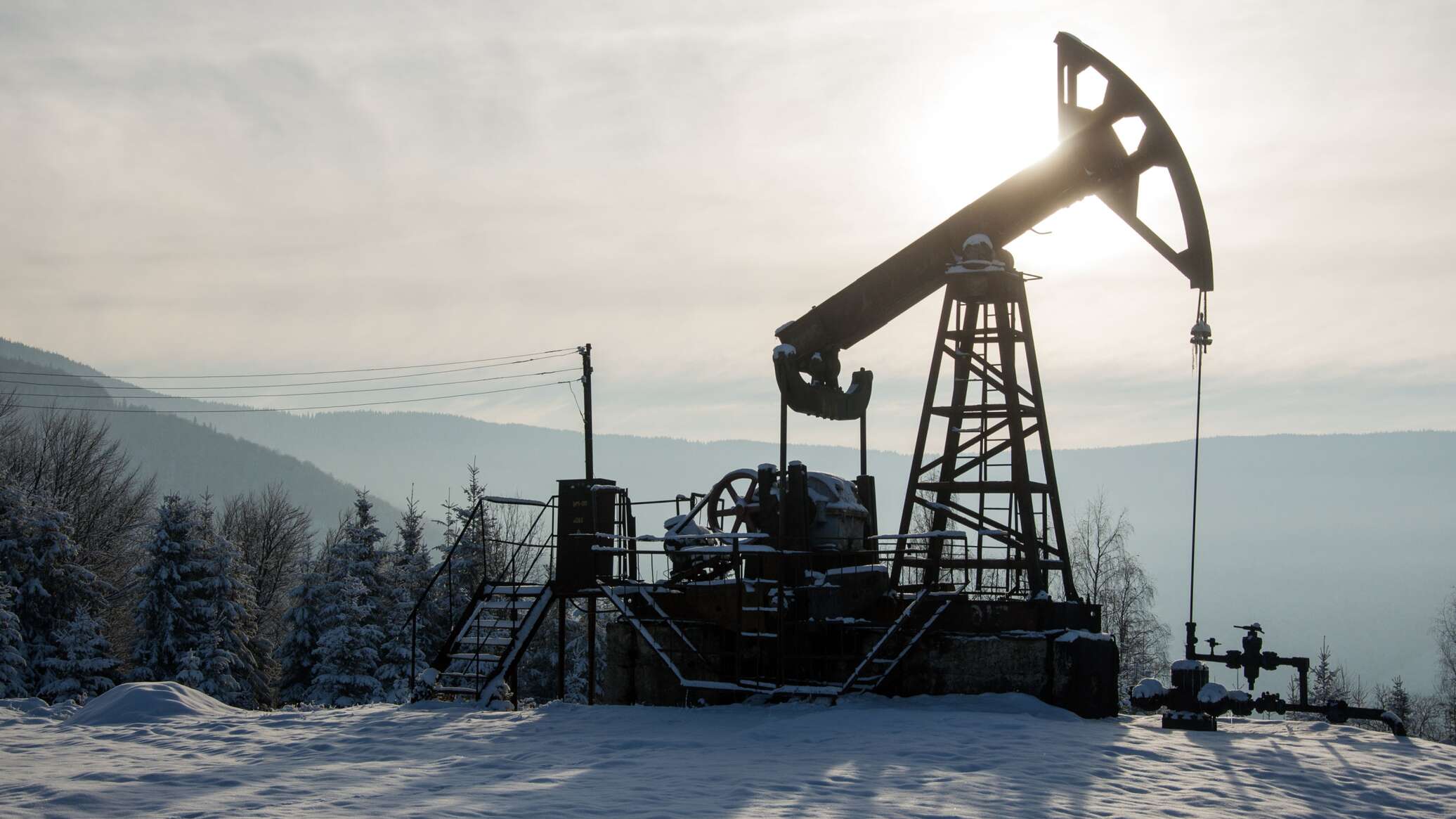 الحروب والعقوبات... كيف تؤثر الأزمات العالمية على أسعار النفط