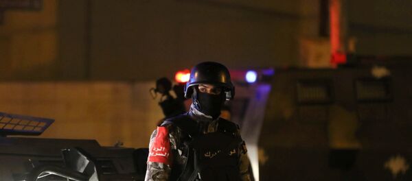 رجل أمن أردني أمام السفارة الإسرائيلية بعمان رجل أمن أردني أمام السفارة الإسرائيلية بعمان - سبوتنيك عربي