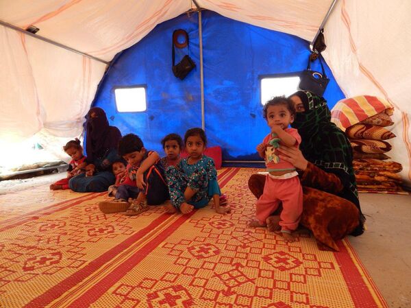 عائلات الدواعش من وهم الخلافة إلى خيام الإيواء في صحراء الموصل عائلات الدواعش من وهم الخلافة إلى خيام الإيواء في صحراء الموصل - سبوتنيك عربي