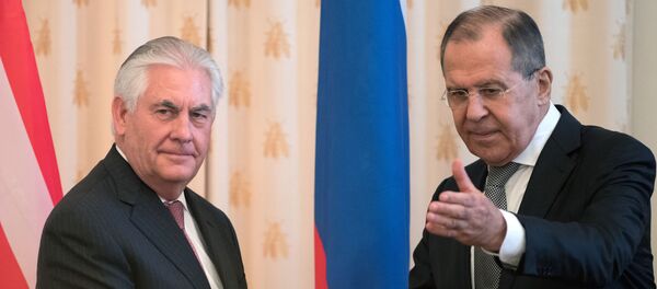 وزير الخارجية الأمريكي تيلرسون ووزير الخارجية الروسي لافروف - سبوتنيك عربي