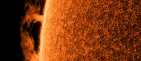 القائمة القصيرة لمسابقة التصوير الفلكي الدولية أستروفوتوغروفي لعام 2017 (Insight Astronomy Photographer of the Year) - صورة بعنوان انفجار شرقي، وهو انبعاث الطقاة الشمسية في المنطثة الشرقية من الشمس (Eastern Prominence)  للمصور بول أندريو - سبوتنيك عربي