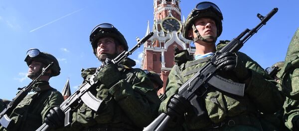 قوات المظلات الروسية تحتفل في موسكو - سبوتنيك عربي