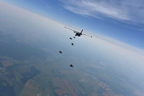 الرياضيات الروسيات يسجلن رقما قياسيا في فئة الطيران بالزي المجنح في العالم - سبوتنيك عربي