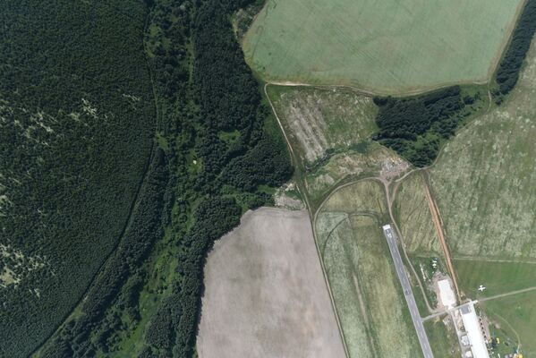 الرياضيات الروسيات قبل القفز من الطائرة للطيران بالزي المجنح - سبوتنيك عربي