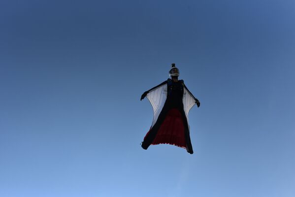 الرياضيات الروسيات يسجلن رقما قياسيا في فئة الطيران بالزي المجنح في العالم - سبوتنيك عربي