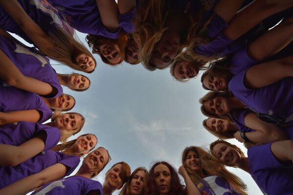 الرياضيات الروسيات يسجلن رقما قياسيا في فئة الطيران بالزي المجنح في العالم - سبوتنيك عربي