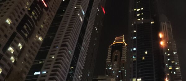 حريق هائل في برج الشعلة في دبي، الإمارات - سبوتنيك عربي