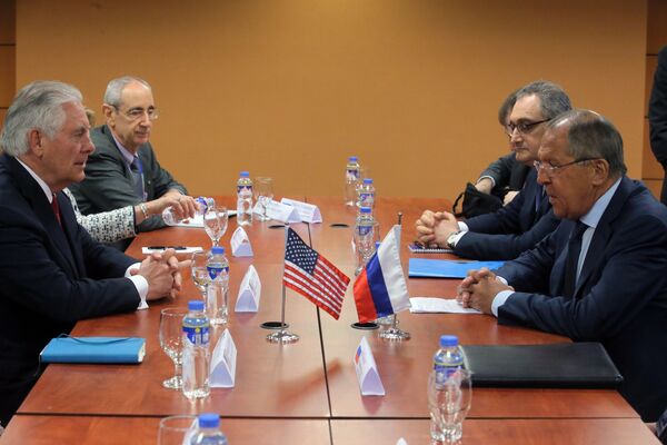 وزير الخارجية الأمريكي ريكس تيلرسون و نظيره وزير الخارجية الروسي سيرغي لافروف وزير الخارجية الأمريكي ريكس تيلرسون و نظيره وزير الخارجية الروسي سيرغي لافروف - سبوتنيك عربي