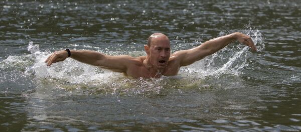 من أرشيف المكتب الصحفي التابع للرئاسة الروسية - الرئيس فلاديمير بوتين خلال رحلته في جمهورية تيفا، روسيا - سبوتنيك عربي