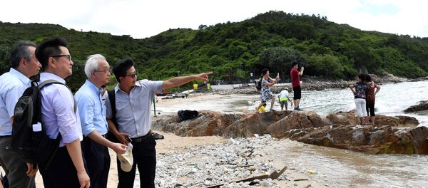 تنظيف شاطئ هونغ كونغ من التلوث - سبوتنيك عربي