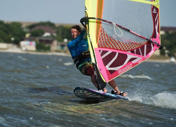 الركمجة في القرية السياحية أوليونينكا في منطقة تارخانكوت في شبه جزيرة القرم - سبوتنيك عربي