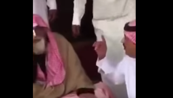 رجل مسن يبكي بسبب وعد من أمير - سبوتنيك عربي