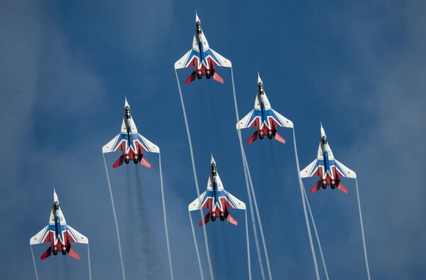 مقاتلة ذات مهام متعددة ميغ-29 من فريق الاستعراض الجوي ستريجي (الفرسان الروس)  - سبوتنيك عربي