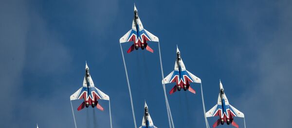 مقاتلة ذات مهام متعددة ميغ-29 من فريق الاستعراض الجوي ستريجي (الفرسان الروس) مقاتلة ذات مهام متعددة ميغ-29 من فريق الاستعراض الجوي ستريجي (الفرسان الروس) - سبوتنيك عربي