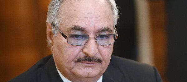قائد الجيش الوطني الليبي، المشير خليفة حفتر خلال لقائه سيرغي لافروف في موسكو، 14 أغسطس/آب 2017 قائد الجيش الوطني الليبي، المشير خليفة حفتر خلال لقائه سيرغي لافروف في موسكو، 14 أغسطس/آب 2017 - سبوتنيك عربي