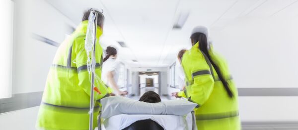 نقل عاجل للمريض من المستشفى  - سبوتنيك عربي