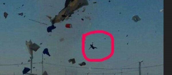 تطاير طفل سوري في الهواء بسبب عاصفة تطاير طفل سوري في الهواء بسبب عاصفة - سبوتنيك عربي