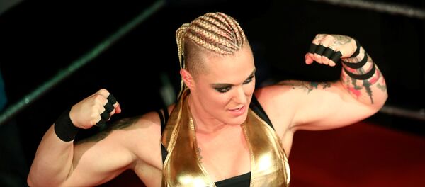 مشاركة في عرض المصارعة النسائية في لندن - سبوتنيك عربي