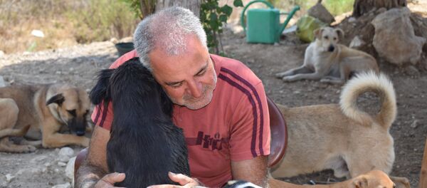 حسين حمزة مع كلابه - سبوتنيك عربي