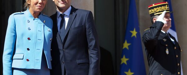 الرئيس الفرنسي ماكرون وزوجته بريدجيت - سبوتنيك عربي