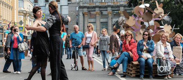 المشاركون والضيوف في مهرجان الثقافة المدنية شوارع حية في وسط سان بطرسبورغ - سبوتنيك عربي