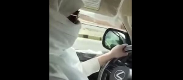 فتاة تقود سيارة في السعودية فتاة تقود سيارة في السعودية - سبوتنيك عربي