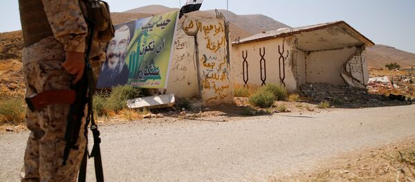 مقاتل من حزب الله على الحدود اللبنانية السورية - سبوتنيك عربي