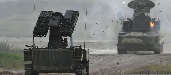 المعرض الدولي لمنتدى أرميا-2017 في كوبينكا بضواحي موسكو - منظومة الدفاع الجوي غيورزا (على يسار الصورة) المعرض الدولي لمنتدى أرميا-2017 في كوبينكا بضواحي موسكو - منظومة الدفاع الجوي غيورزا (على يسار الصورة) - سبوتنيك عربي