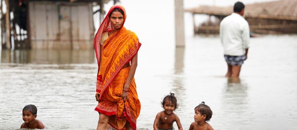 امرأة في قرية غمرتها المياه في الهند - سبوتنيك عربي