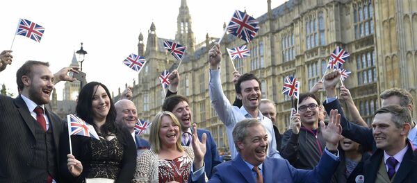 زعيم حزب استقلال المملكة المتحدة نايجل يحتفل بنتائج الاستفتاء - سبوتنيك عربي