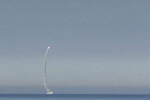 إطلاق صاروخ كاليبر من غواصة سيفيرودفينسك - سبوتنيك عربي