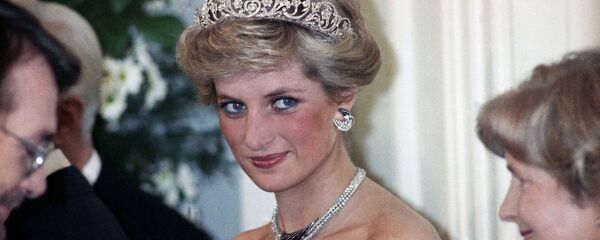 الأميرة ديانا، أميرة ويلز خلال حفل عشاء في ضيافة رئيس جمهورية ألمانيا الاتحادية (ألمانيا الغربية) في بون، ألمانيا 2 نوفمبر/ تشرين الثاني 1987 - سبوتنيك عربي