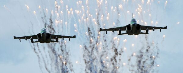 طائرات ياك-130 التابعة لقوات الطيران الجوي البيلاروسي خلال المناورات العسكرية زاباد-2017 (الغرب-2017) المشتركة مع روسيا - سبوتنيك عربي