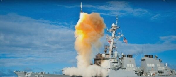 مدمرة أمريكية تطلق صاروخ إس إم 6 - سبوتنيك عربي