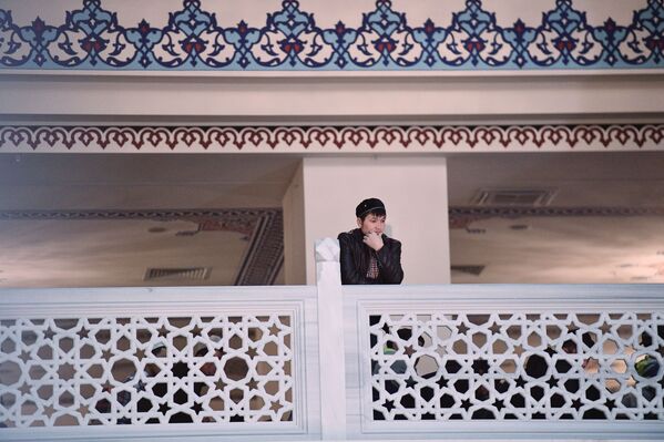 المصلون في جامع موسكو الكبير في موسكو، روسيا المصلون في جامع موسكو الكبير في موسكو، روسيا - سبوتنيك عربي