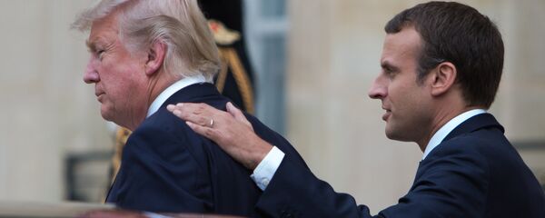الرئيس الفرنسي إيمانويل ماكرون والرئيس الأمريكي دونالد ترامب في باريس، فرنسا - سبوتنيك عربي