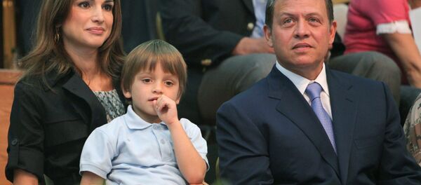 الملك الأردني عبدالله الثاني برفقة زوجته الملكة رانيا والأمير هشام - سبوتنيك عربي