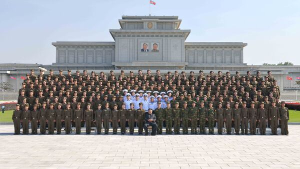 زعيم كوريا الشمالية مع القادة العسكريين - سبوتنيك عربي