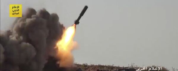 قوات المقاومة حزب الله تطلق صواريخ باتجاه إرهابيين على الحدود اللبنانية السورية،22 يوليو/ تموز 2017 - سبوتنيك عربي