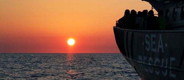 قارب يحمل مهاجرين - سبوتنيك عربي