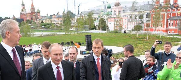 الرئيس الروسي فلاديمير بوتين خلال إفتتاحه لحديقة زارياديه - سبوتنيك عربي