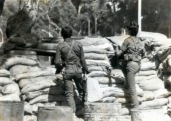 مقاتلين من جمول أمام متاريس في بيروت - سبوتنيك عربي