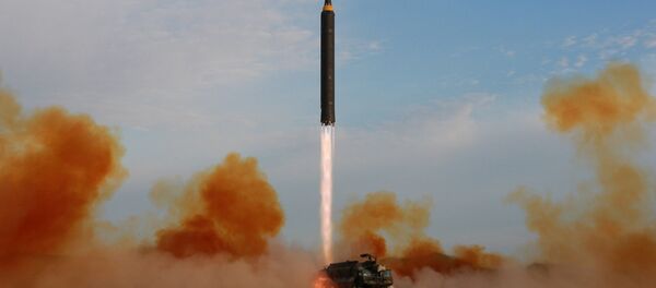 إطلاق صاروخ من طراز هواسونغ-12 (Hwasong-12)، كوريا الشمالية، 16 سبتمبر/ أيلول 2017 - سبوتنيك عربي