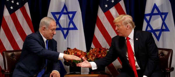 ترامب يصافح نتنياهو - سبوتنيك عربي