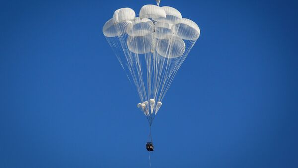 إنزال مدرعة إنزال الجنود بي ام دي -2 خلال مناورات حماة الصداقة-2017 المشتركة بين روسيا ومصر   - سبوتنيك عربي