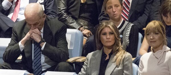 كبير موظفي البيت الأبيض والوزير السابق للأمن الداخلي في الولايات المتحدة جون كيلي، وزوجة الرئيس الأمريكي دونالد ترامب كبير موظفي البيت الأبيض والوزير السابق للأمن الداخلي في الولايات المتحدة جون كيلي، وزوجة الرئيس الأمريكي دونالد ترامب - سبوتنيك عربي