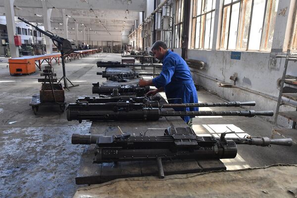 مصنع تصليح المدافع في محافظة حماة السورية - سبوتنيك عربي